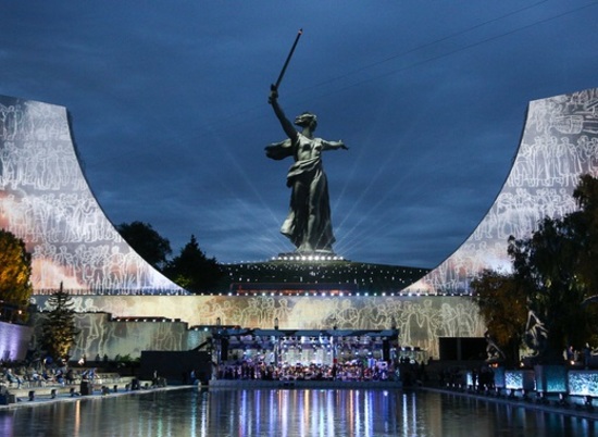 ФСБ проверит на экстремизм высказывания Артемия Лебедева о монументе "Родина-мать зовет"